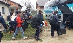 Grupa od 170 migranata prebačena iz Ušivka u kasarnu Blažuj, slijede nova preseljavanja
