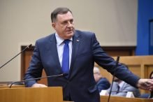 Dodik: Preglasan sam na svim tačkama dnevnog reda, pozivam Komšića da podnese ostavku