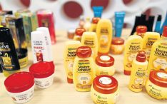 Pojedine kozmetičke kompanije sa deklaracija će izbrisati riječi koje asociraju na rasizam