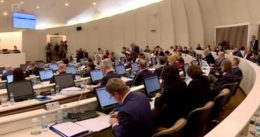 Njima paušali, plaće i naknade uredni, teret krize nekom drugom