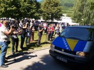 Visoko: Ka Potočarima krenula kolona sa posmrtnim ostacima žrtava genocida u Srebrenici