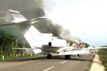 Meksički borbeni avioni pratili avion narkokartela, pronađen zapaljen na autoputu
