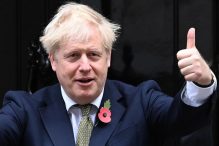 Britanija razmatra uvođenje lockdowna iduće sedmice, namjera je “spasiti Božić”