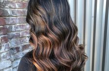 Neka vaša kosa oživi: Ove jeseni nosi se cimet smeđa