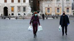 Italija zatvara tržne centre tokom vikenda, ograničava kretanje između regija