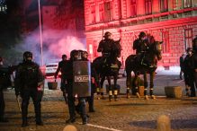 Neredi u Ljubljani: Policija vodenim topovima rastjerala demonstrante, ima povrijeđenih