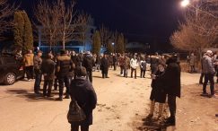 Stotine građana ispred Bire u Bihaću, protive se dolasku migranata