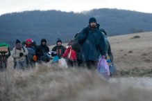 Migranti na Lipi prekinuli štrajk glađu i prihvatili hranu Crvenog križa