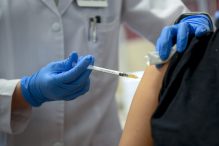 U Poljskoj počela vakcinacija građana starijih od 70 godina
