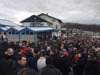 HILJADE LJUDI NA ZAJEDNIČKOJ DŽENAZI TROJICI NASTRADALIH MLADIĆA IZ CAZINA