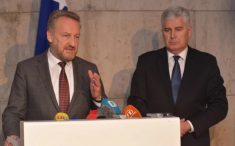 Sutra u Sarajevu sastanak Izetbegovića i Čovića, na stolu Izborni zakon