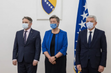 Komšić i Džaferović razgovarali s komesarkom Johansson o migrantskoj krizi u BiH
