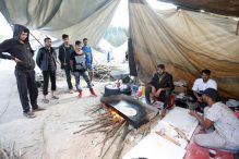 IZMJEŠTANJE MIGRANATA IZ DIVLJIH KAMPOVA U VELIKOJ KLADUŠI