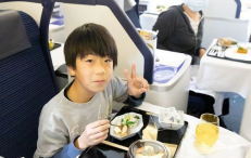 Obroci u avionima na pisti postali hit u Japanu, koštaju 540 dolara