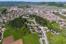 Tragedija u Velikoj Kladuši: Muškarac ubio punicu, ranio suprugu, pa pokušao suicid
