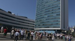 Protest državnih službenika i zaposlenika u institucijama BiH, traže veće plate