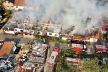 Požar u Buća Potoku ostavio 20-ak ljudi bez krova nad glavom