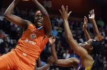 Sjajna Jonquel Jones novim double-double učinkom vodila Connecticut do pobjede