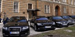 Na limuzine političara otišlo tri puta više novca nego na vatrogasna i vozila hitne pomoći