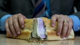 “Bijeli kruh”: Lokalni političari uzeli 1,5 miliona KM za šest mjeseci nerada