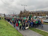 Veliki broj rudara pred zgradom Vlade FBiH traže svoja prava