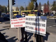 Protesti ispred Ambasade SAD-a: Građani se moraju uključiti, političari nas vrte u krug godinama