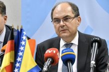 Schmidt poručio Dodiku da se “spusti na zemlju”: Mora naučiti da je razgovor mnogo bolja opcija