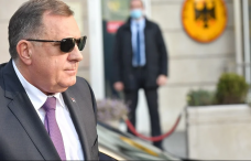 Der Standard: Njemačka je “oštro” za sankcije Dodiku, a Brisel se “nećka”