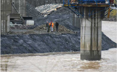Dvojica radnika na autoputu kod Zenice upala u rijeku Bosnu, u toku potraga
