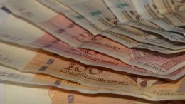Prosječna neto plata u BiH u oktobru 1.007 KM, godišnji rast 4,8 posto