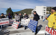Manja grupa građana u Neumu traži da svi međunarodni akteri budu “persone non grata”
