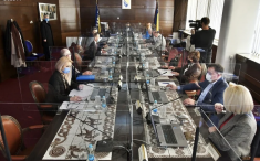 Vlada FBiH usvojila naredbe i preporuke koje je predložio Krizni štab