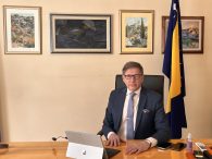 MIRSAD HADŽIKADIĆ: ZVANIČNICI, OGRANIČITE SEBI PLATE NA 1,5 PROSJEČNU!