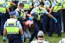 Novi Zeland: Uhapšeno više od 50 demonstranata na protestima protiv vakcinacije