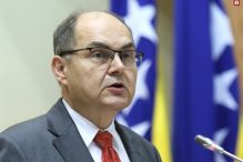 Schmidt oštro zaprijetio NS RS
