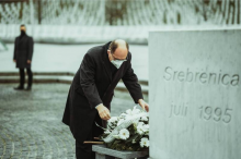 Schmidt u Srebrenici: Budućim generacijama ne treba ostaviti prepreke u razumijevanju prošlosti