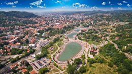 Usvojena odluka, nezaposlene porodilje u Tuzlanskom Kantonu će dobijati po 1.000 KM