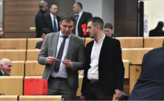 SDP: Optuženi Novalić sramotno je u sali Parlamenta FBiH nudio novac za podršku budžetu