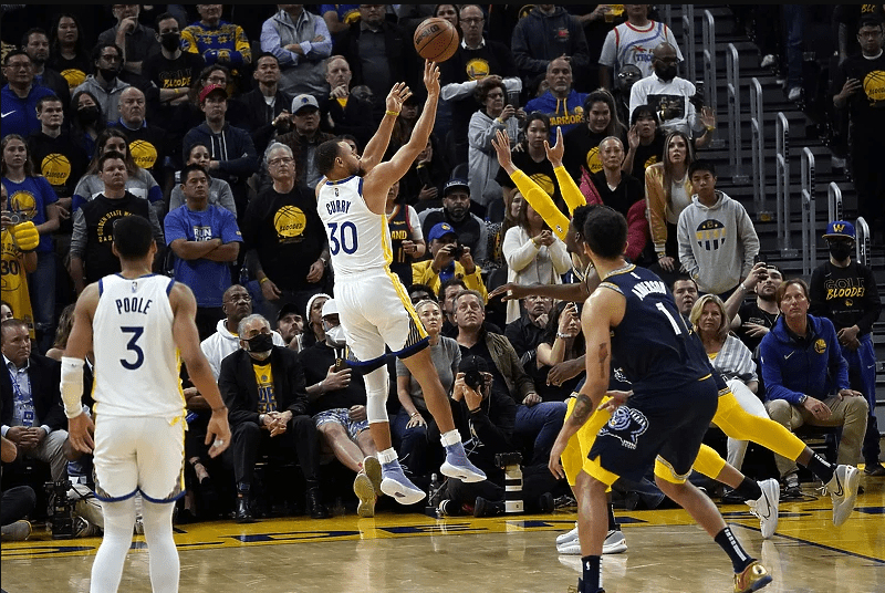 Golden State pred ulaskom u finale Zapada, Boston poravnao protiv Milwaukeeja￼￼