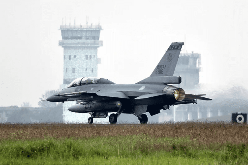 Kina poslala 30 aviona u zonu zračne odbrane Tajvana, Taipei podigao borbene avione