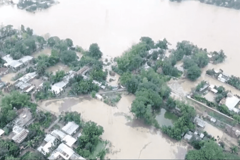 Više od pola miliona Indijaca napustilo svoje domove zbog katastrofalnih poplava