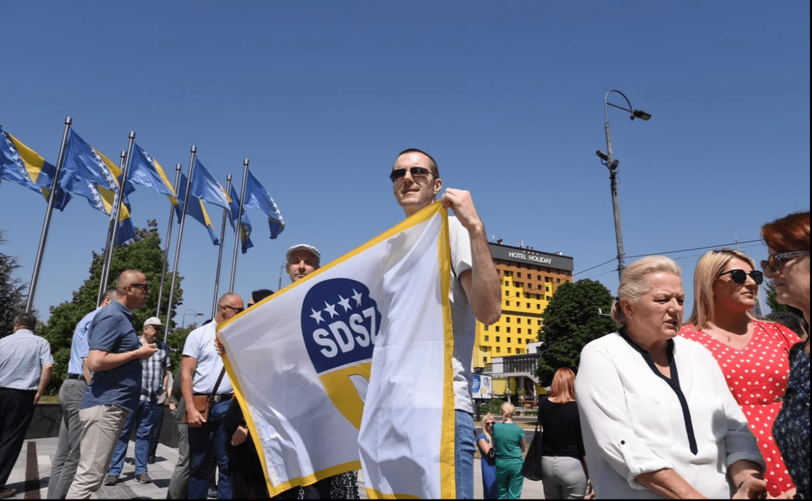 Državni službenici ponovo protestovali: Dvije trećine nas ne može da preživi