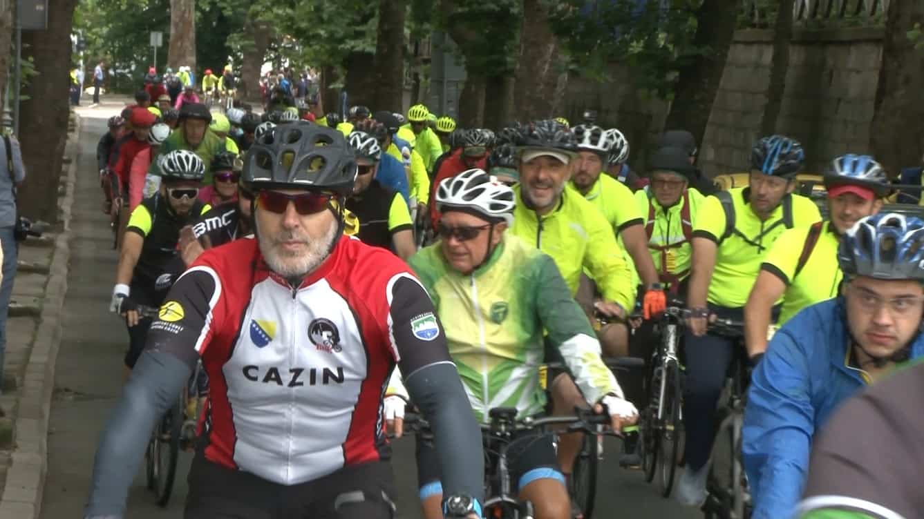 Biciklisti iz Bihaća krenuli ka Srebrenici