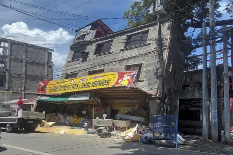 Zemljotres jačine sedam stepeni Rihtera pogodio Filipine, rušio zgrade