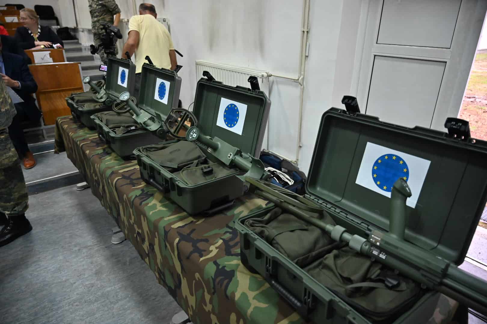 Evropska unija donirala Oružanim snagama BiH 150 detektora metala