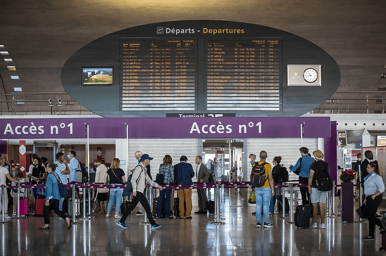 Na aerodromu u Parizu policija ubila beskućnika nakon što je izvadio nož