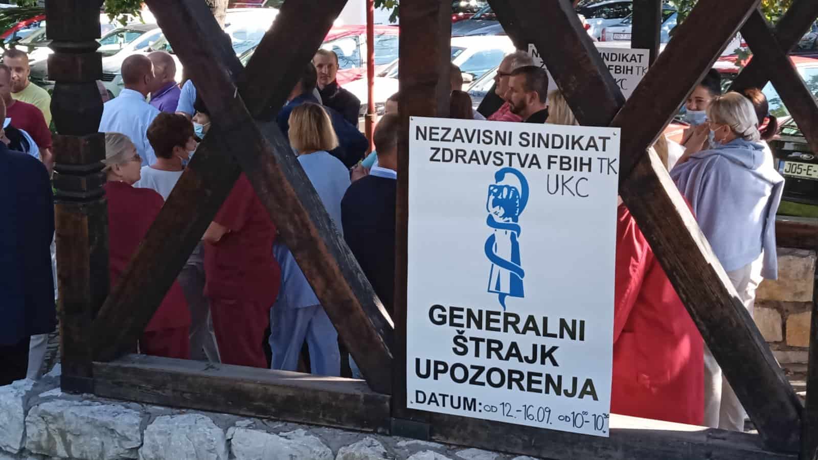 Zdravstveni radnici u Tuzlanskom kantonu održali štrajk upozorenja