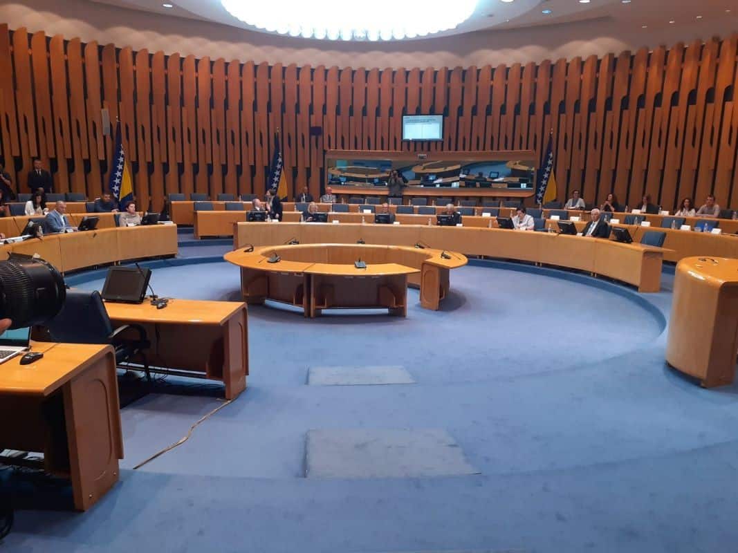ZAKAZANA HITNA SJEDNICA DOMA NARODA DRŽAVNOG PARLAMENTA O UKIDANJU AKCIZA NA GORIVO