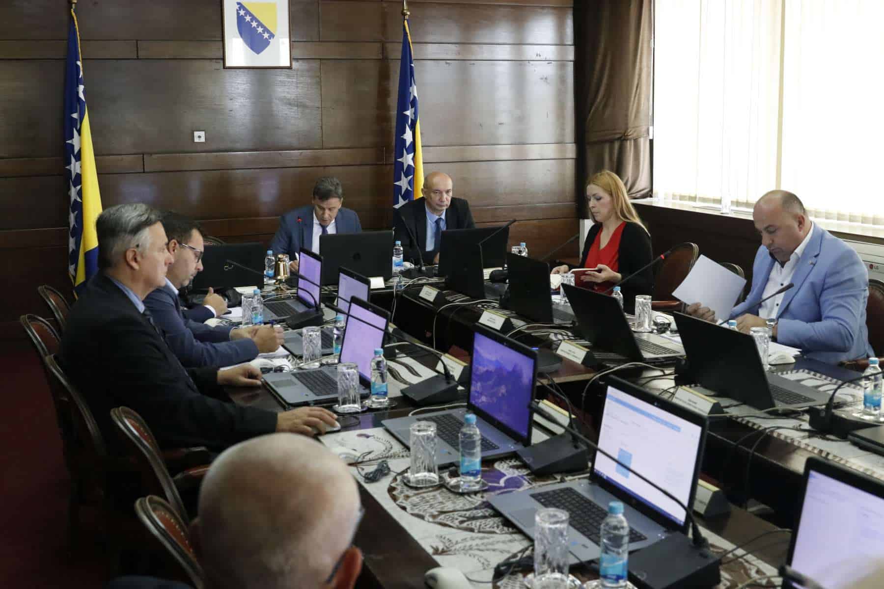 Vlada Federacije BiH uspostavlja program novčane pomoći nezaposlenim u FBiH