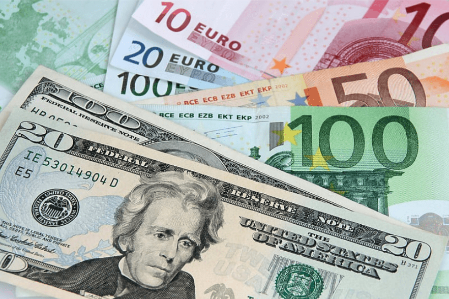 Euro pao za više od 1 posto u odnosu na dolar, ponovo ispod pariteta